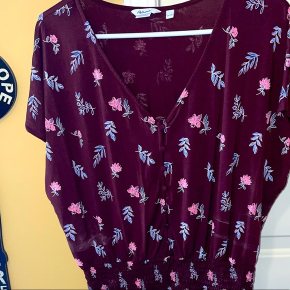 Reitman’s Burgundy Floral Top with shirred waist - Picture 5 of 10